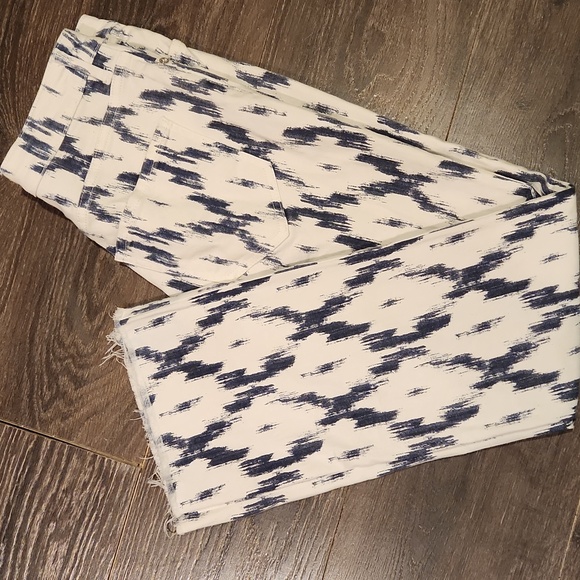 ❤️ FREE PEOPLE HIGH RISE CROP FLARE JEANS - BLUE WHITE INDIGO SKIES IKAT PRINT 6 - Picture 13 of 13